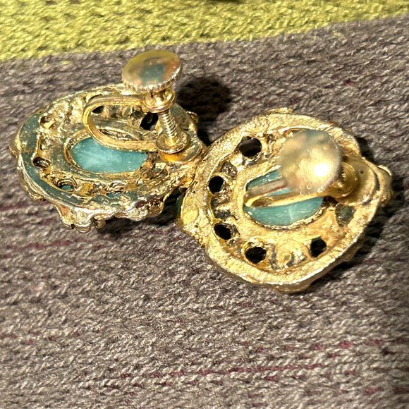 Vintage Cabochon Screw Back Earrings Blue-Green Harlequin Glass/Peach Rhinestone - Picture 4 of 6